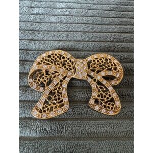 1928 Jewelry Gold Filigree‎ Rhinestone Bow Brooch Pin Vintage Style Elegant